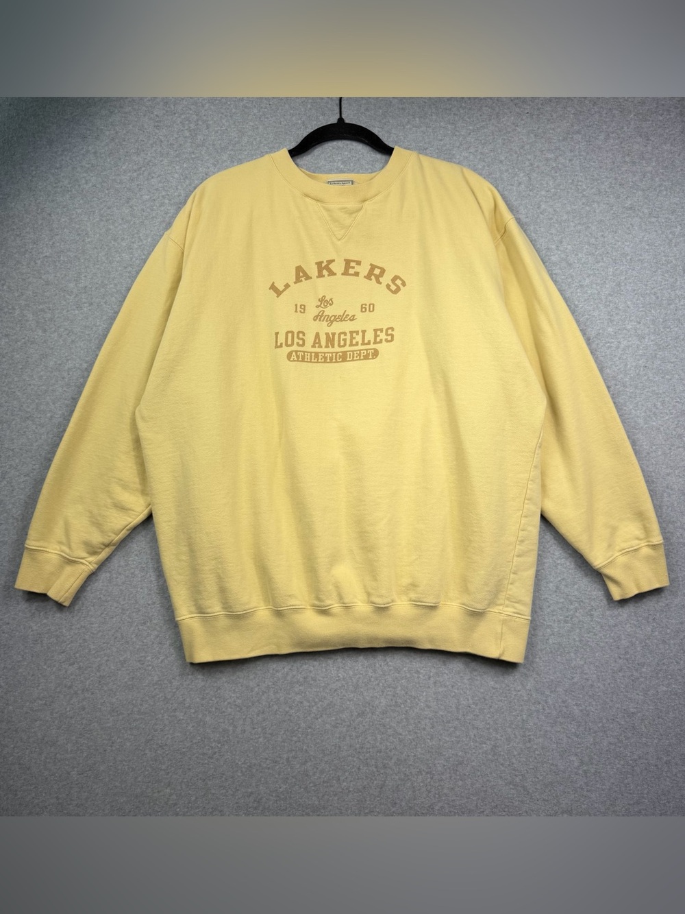 Vintage Lee Authentic Apparel Pale Yellow LA Lakers Crewneck Sweatshirt Men’s XL